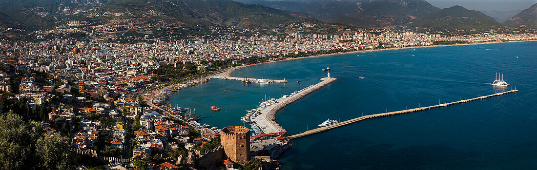 Blick auf Alanya von der Festung aus, Alanya, Türkei; Alanya, Anatolien, Türkei