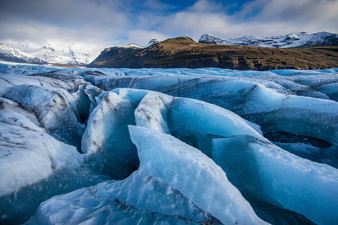 Spalten spalten den Vatnajokull-Gletscher.