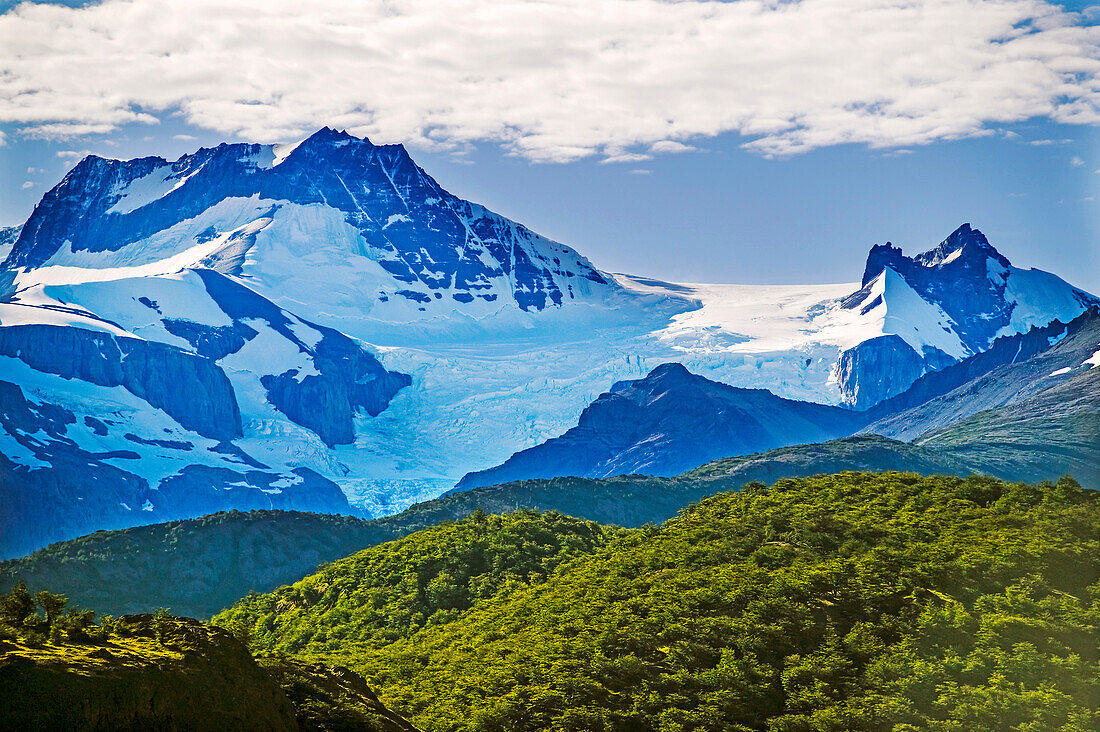 Anden-Berglandschaft im Parque Nacional Los Glaciares, Patagonien; Anden-Berglandschaft bei El Chalten, im Parque Nacional Los Glaciares, Patagonien, Argentinien.