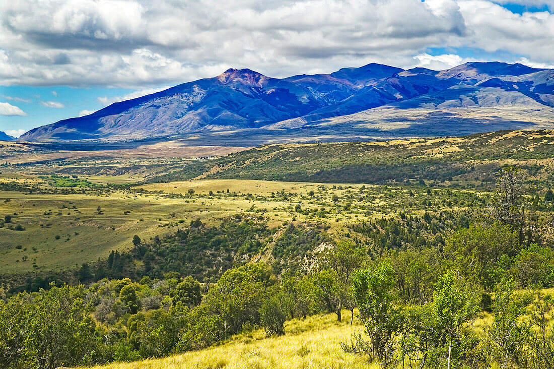 Landschaft bei Esquel, Patagonien, Argentinien; Landschaft am Rande des Parque Nacional Los Alerces, bei Esquel, Patagonien, Argentinien.