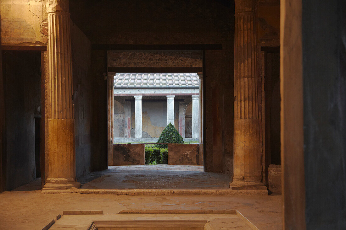 Ein Haus in den Ruinen von Pompeji, in der Nähe von Neapel, Italien; In den Ruinen von Pompeji, einer römischen Stadt in der Nähe von Neapel, in der Provinz Kampanien, Süditalien.