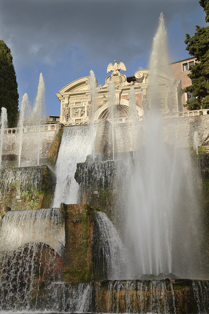 Ein Springbrunnen im Garten der Villa d'Este, Tivoli, Latium, Italien; Tivoli, Provinz Latium, Italien.