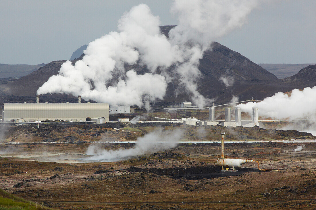 Die Lavafelder und das geothermische Kraftwerk von Gunnuhver, Südwest-Island; Reykjanesviti, Reykjanes-Halbinsel, Island.