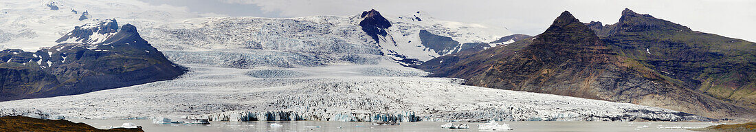 Fjallsjokull-Gletscher, in der Nähe von Jokulsalon, Island; Fjallsjokull-Gletscher, der von der Vatnajokull-Eiskappe herabfließt, an der Südküste von Island.