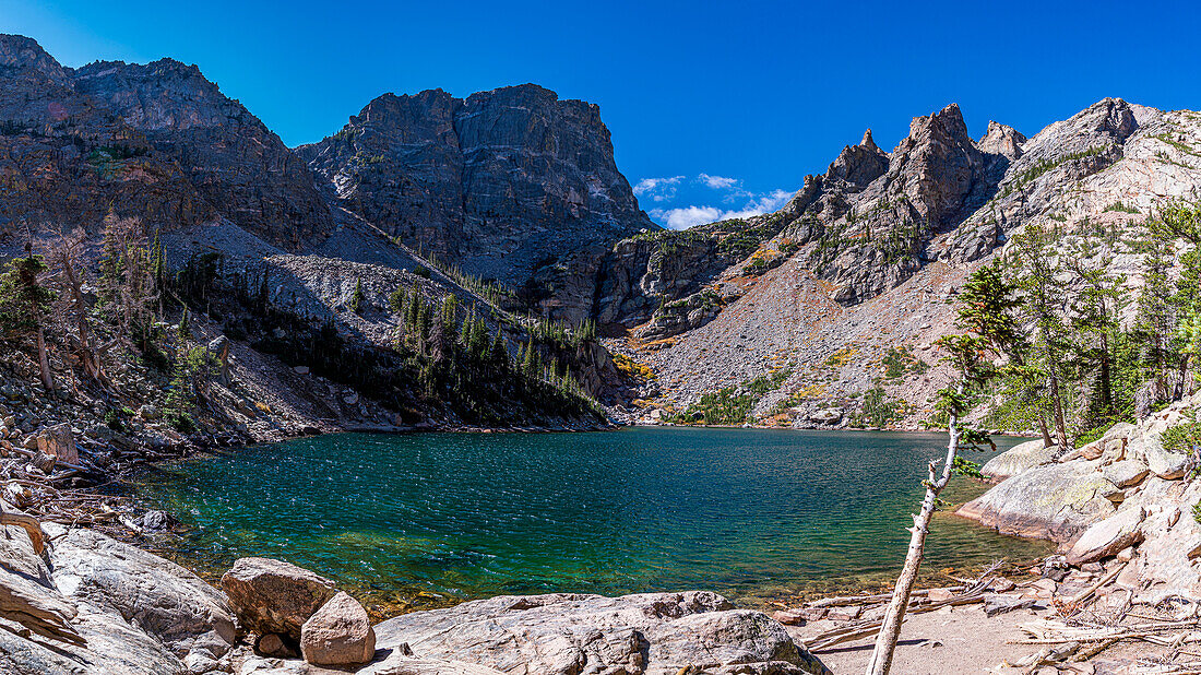 Kleiner See in den La Sal Mountains im Herbst, Teil der südlichen Rocky Mountains in Utah, USA; Utah, Vereinigte Staaten von Amerika