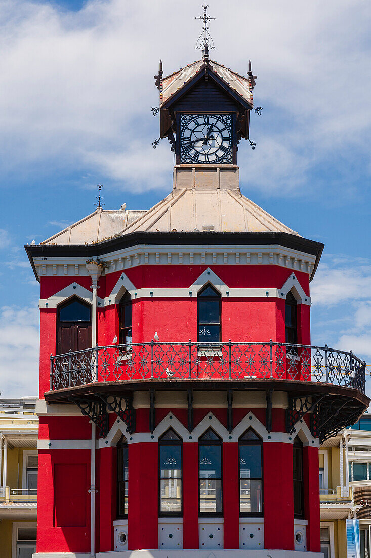 Alter Uhrenturm des ursprünglichen Hafenkapitänsbüros an der Victoria and Alfred Waterfront in Kapstadt; Kapstadt, Westkap, Südafrika