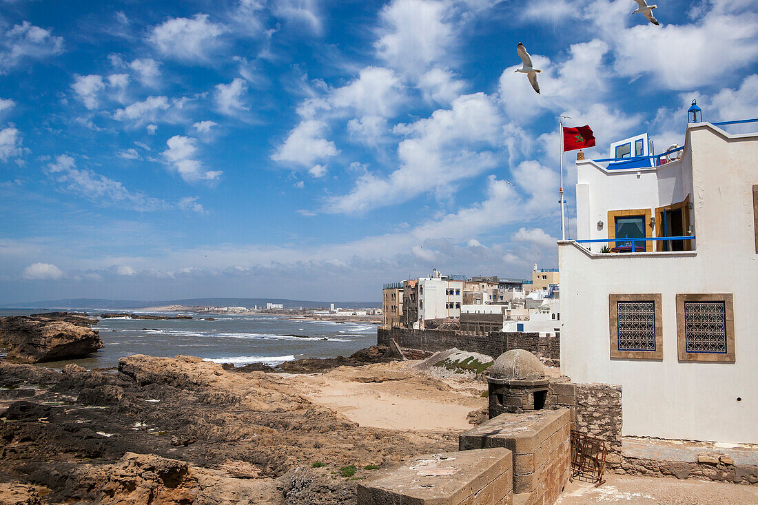 Ein Blick auf den Atlantik an den Ufern von Essaouira - Marokkos Fischerstadt; Essaouira, Marokko
