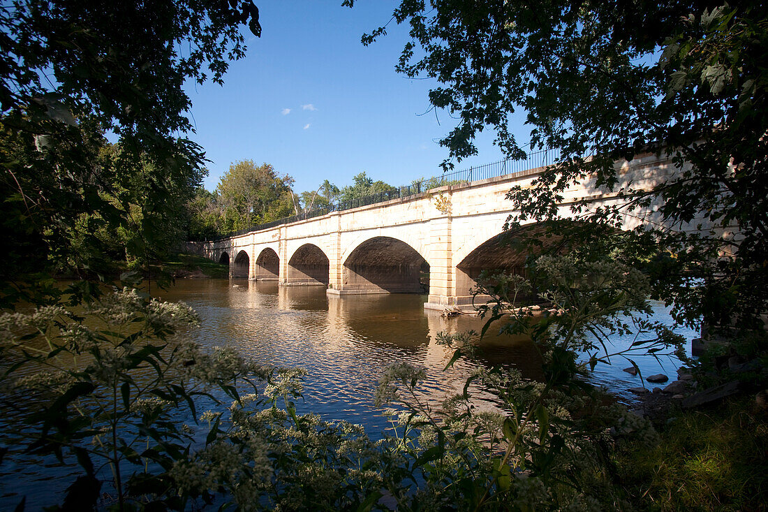 Das Monococy-Aquadukt über den Monococy-Fluss bei Dickerson; Dickerson, Maryland.