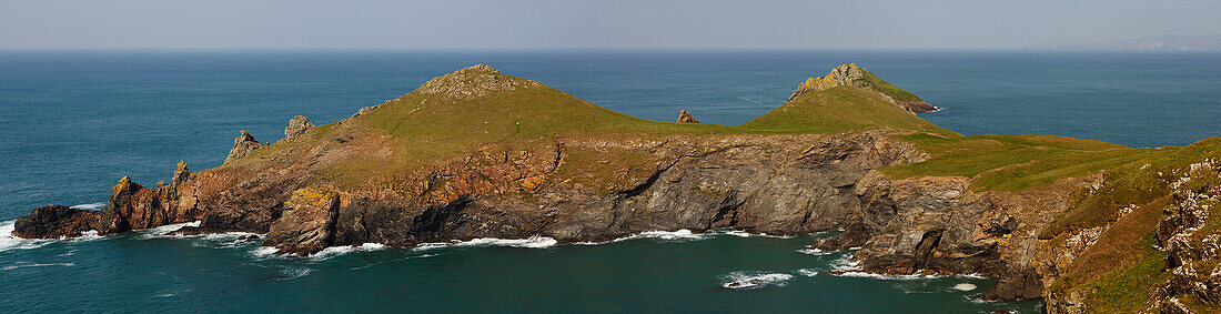 View of the rocky sea cliffs at Rumps Point near Padstow; Rumps Point, Cornwall, England, Great Britain