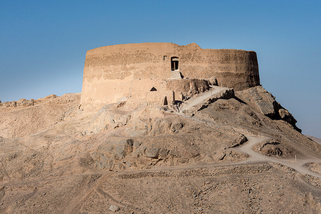 Zoroastrische Ruine, Turm des Schweigens, außerhalb von Yazd; Provinz Yazd, Iran