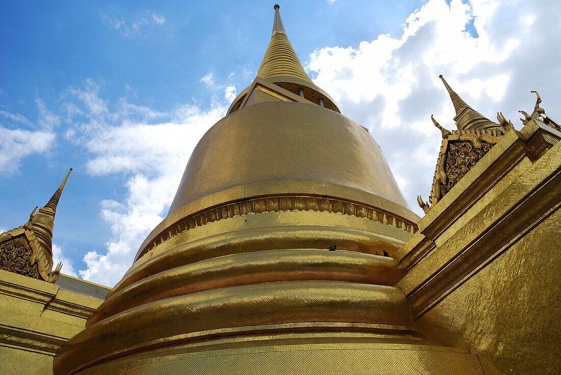 The Golden Stupa, or Phra Sri Rattana Chedi, at the Grand Palace.; The Grand Palace, Bangkok, Thailand.