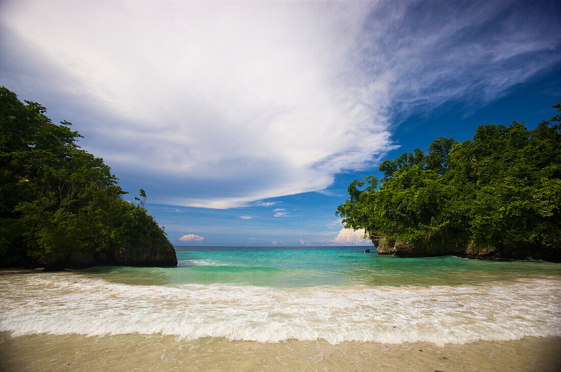 Abgelegener Strand bei Frenchman's Cove, Jamaika; Port Antonio, Jamaika