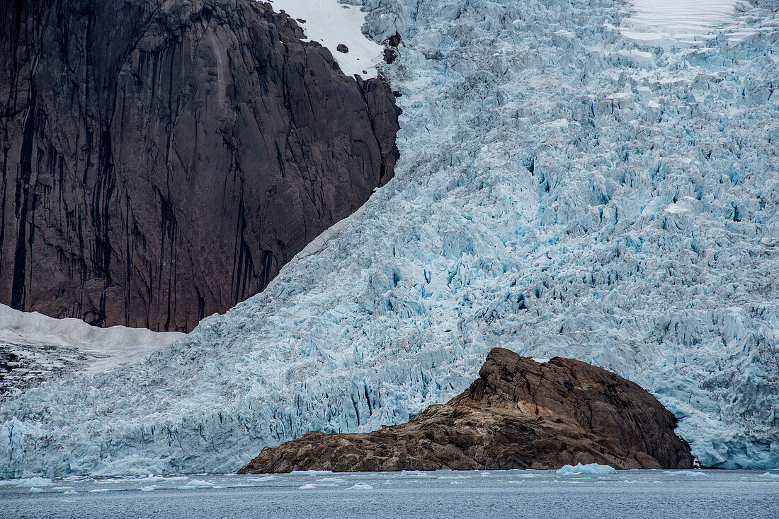 Nahaufnahme des Gletschers im Prins Christian Sund an der Südspitze von Grönland; Südgrönland, Grönland