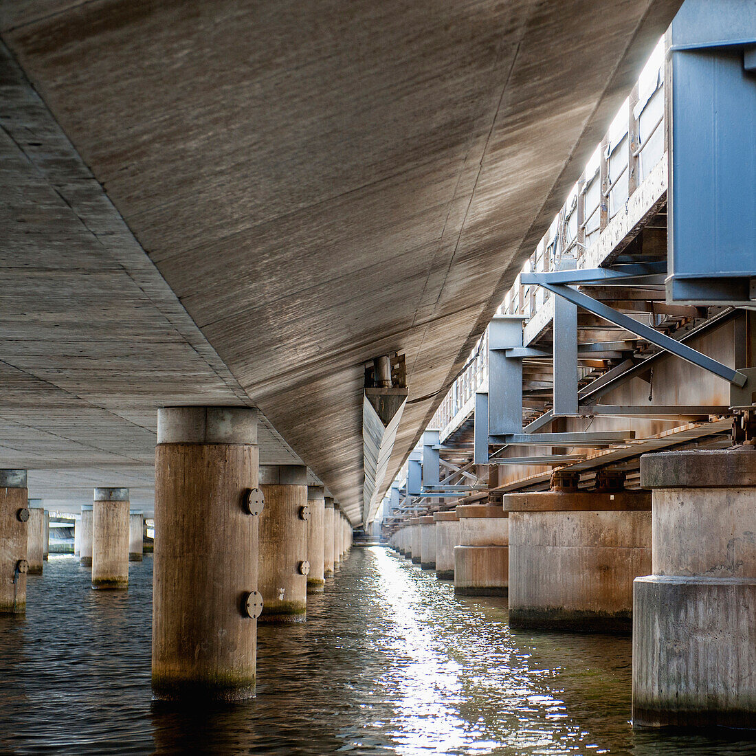 Wasser unter der Brücke; Stockholm Schweden