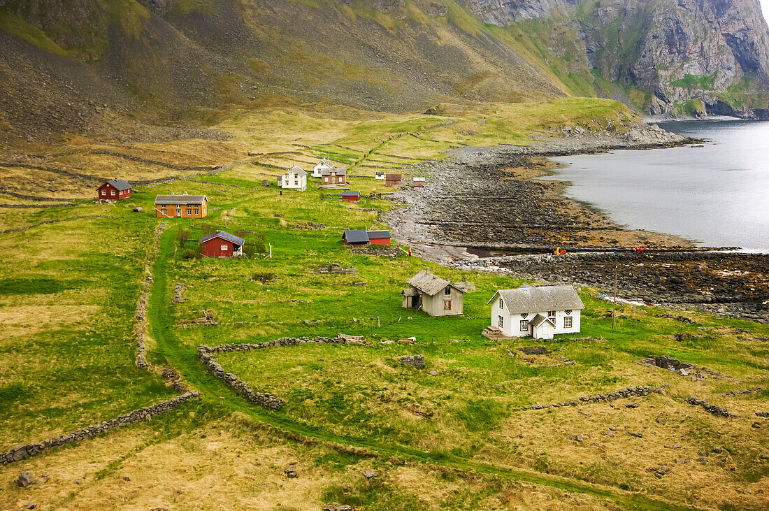 Gebäude im alten Fischerdorf Vaeroya, Norwegen; Vaeroya, Lofoteninseln, Norwegen