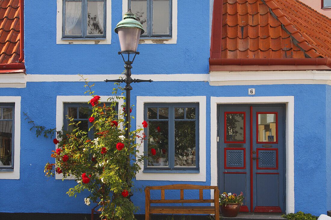 Blaues Haus in der Altstadt; Ystad Skane Schweden