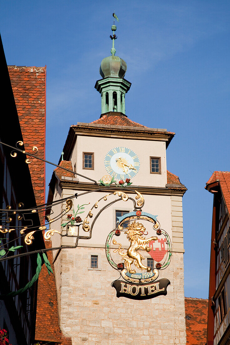 Hängeschild für ein Hotel; Rothenburg Ob Der Tauber Bayern Deutschland