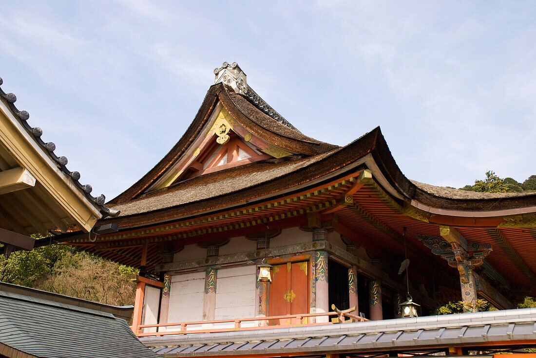 Japanische Tempeldächer; Kyoto, Japan
