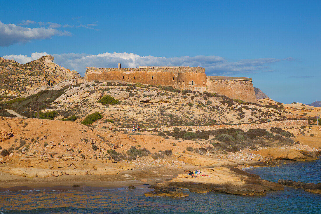 Schloss San Ramon am Strand von Rodalquilar im Naturpark Cabo De Gata-Nijar in der Provinz Almeria Spanien