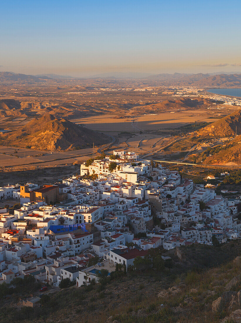 Typisches weißes Dorf; Mojacar Almeria Provinz Spanien