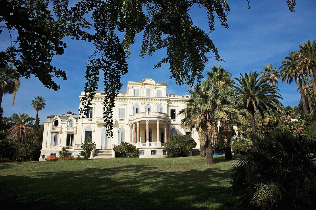 Ein weißes Herrenhaus; Cannes Provence Frankreich