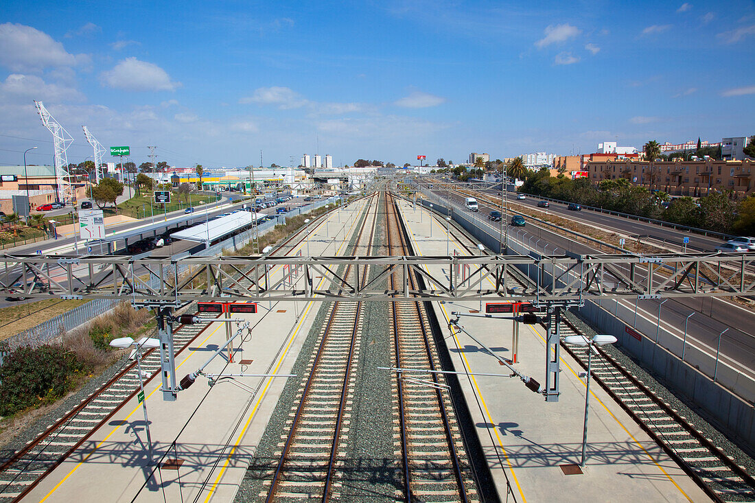 Gleise im Bahnhof; Bahia Sur, San Fernando, Andalusien, Spanien