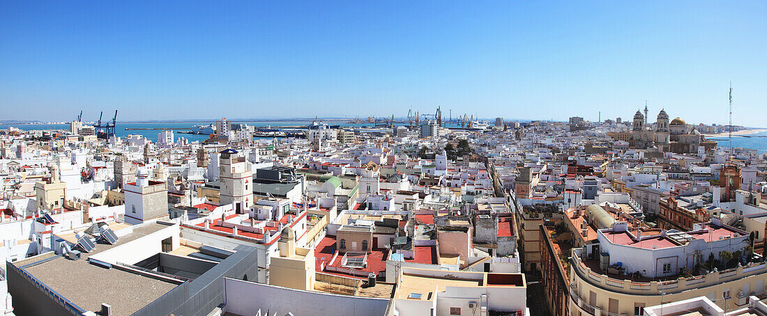 Blick auf das Stadtbild vom Turm Torre Tavira; Cádiz, Andalusien, Spanien