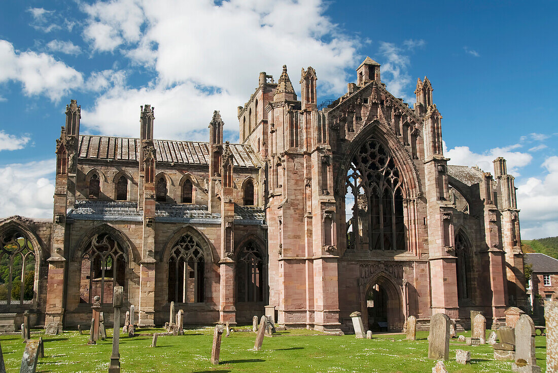 Vereinigtes Königreich, Schottland, Melrose, Ruinen der Melrose Abbey, gegründet von Mönchen im Jahr 1136.