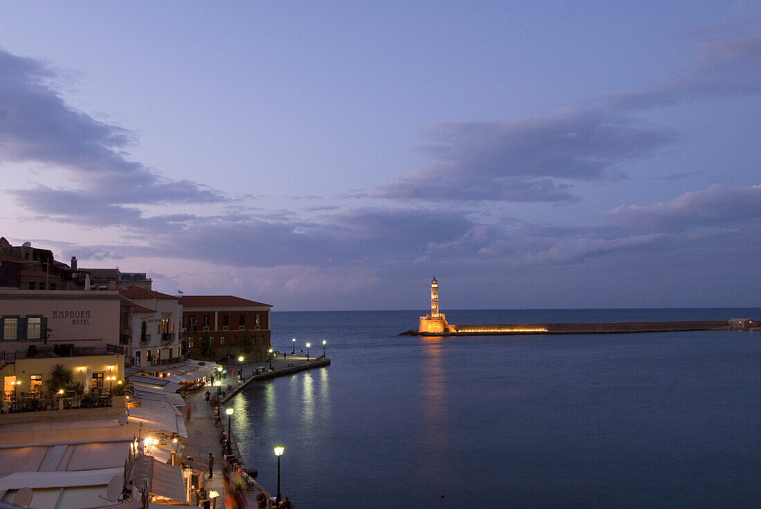 Griechenland, Kreta, 16. Jahrhundert, Venezianischer Hafen und Leuchtturm, Abend.