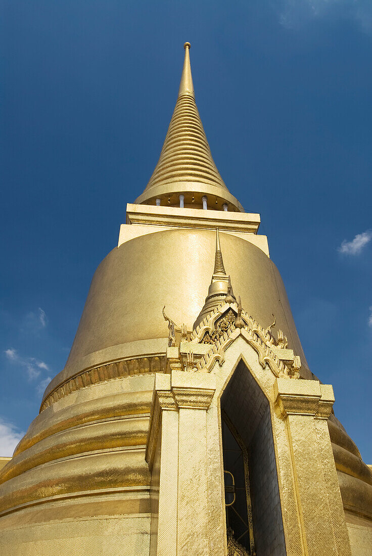 Thailand, Bangkok, Wat Phra Kaeo Complex (Grand Palace Complex), the Golden Stupa.