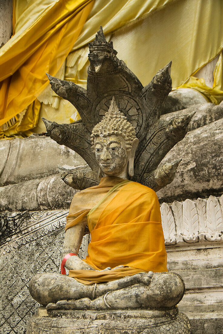 Thailand, Ayyunthaya, Wat Wora Pho, Buddha-Statue.