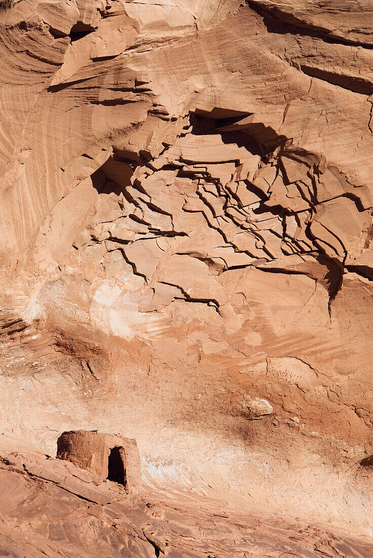 USA, Arizona, Monument Valley Navajo Tribal Park, Mystery Valley, ruins of old Anasazi Indian house