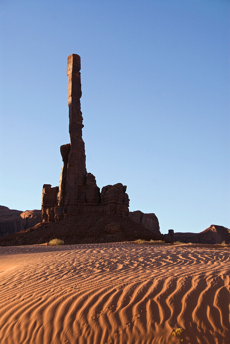 USA, Arizona, Monument Valley Navajo Tribal Park, Mystery Valley, ruins of old Anasazi Indian house