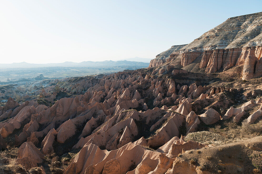 Zerklüftete Landschaft; Aktepe Nevsehir Türkei