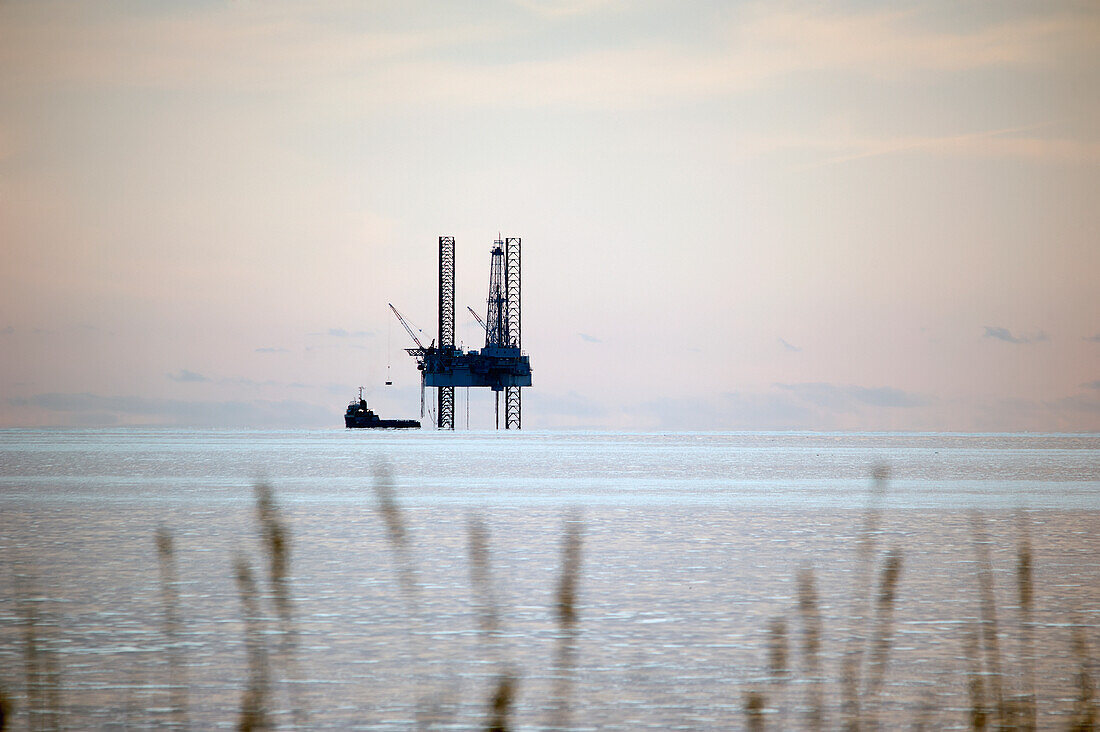 Oil Rig In The Gulf Of Mexico; Gulf Shores Alabama United States Of America