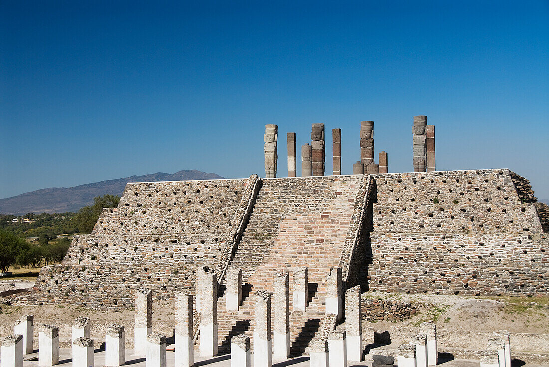 Tempel in der archäologischen Zone von Tula; Tula De Allende, Hidalgo, Mexiko