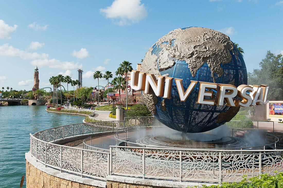 Der Globus und das Schild für die Universal Studios; Orlando Florida Vereinigte Staaten Von Amerika