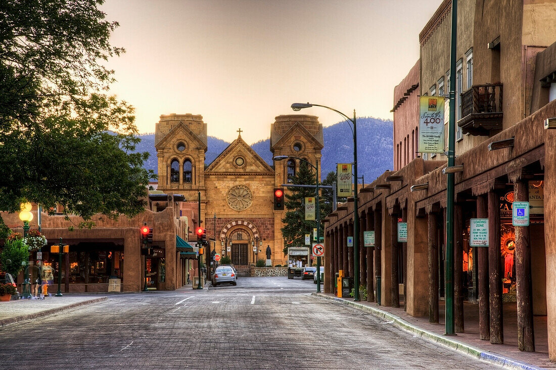 USA, New Mexico, Santa Fe, East San Francisco Street looking toward St. Francis of Assisi Cathedral at dawn