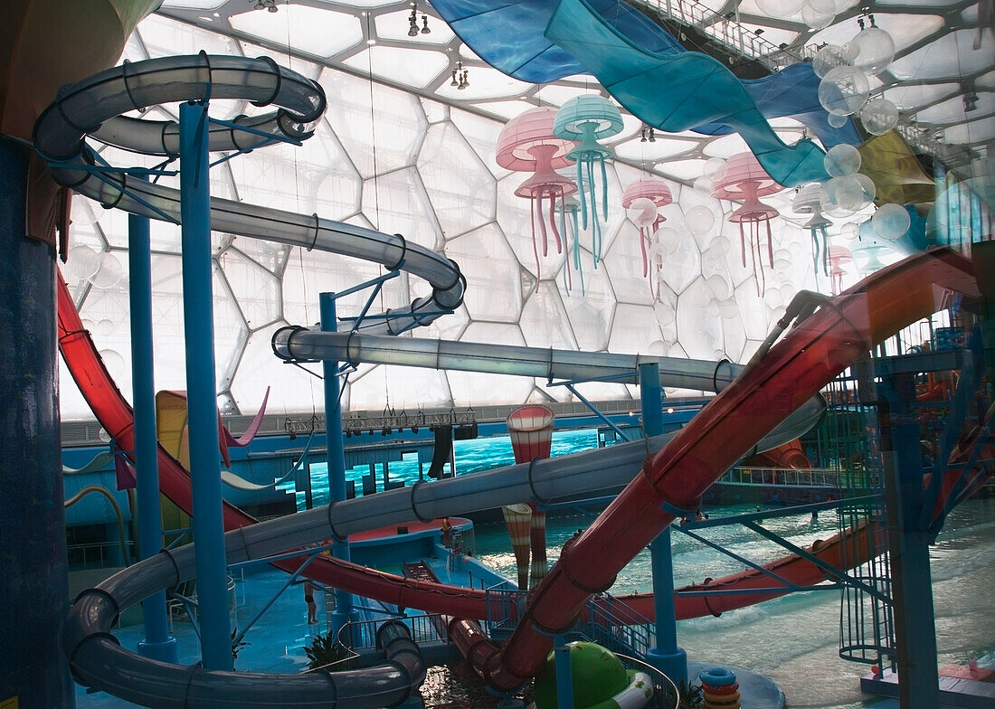 Indoor-Wasserpark, gebaut für das Olympische Sommerdorf 2008 und das Vogelnest-Stadion; Peking, China