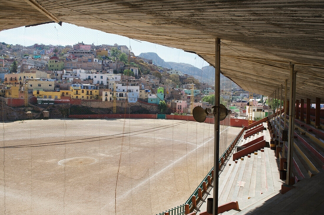 Mexiko, Guanajuato, Guanajuato, Blick auf leeres Baseballstadion