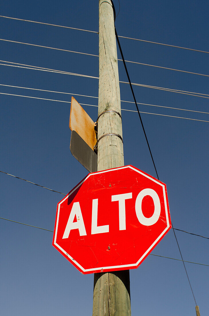 Stop sign in Spanish; Aguascalientes, Aguascalientes, Mexico