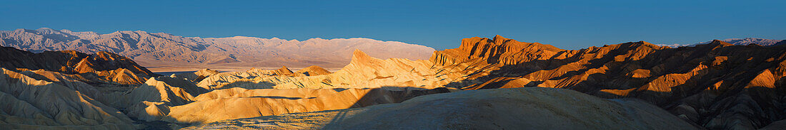 Vereinigte Staaten von Amerika, Landschaft des Death Valley National Park bei Sonnenaufgang; Kalifornien