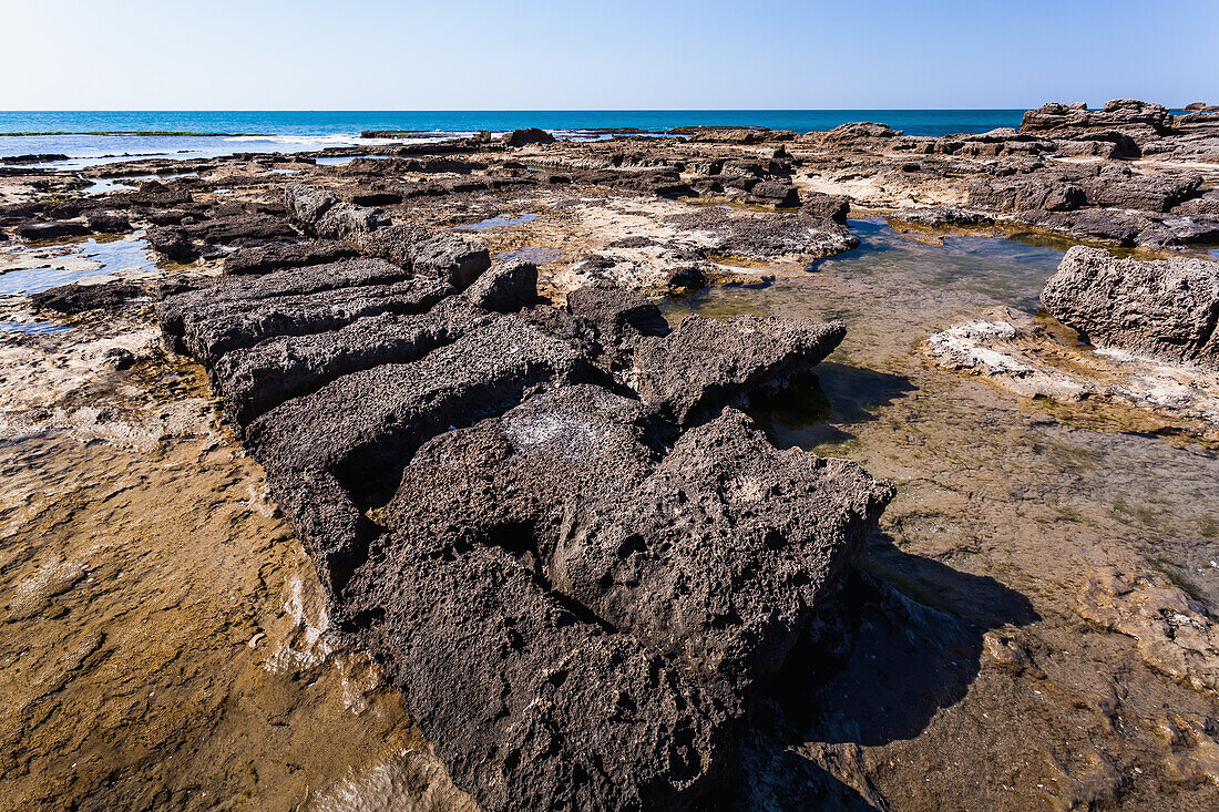 Israel, und war mit frischem Wasser gefüllt; Caesarea Maritima, Promontory Palace Josephus nannte diesen prächtigsten Palast, den Herodes der Große auf einer Landzunge baute, die in die Gewässer von Caesarea ragt. Der Pool in der Mitte war fast olympisch groß.