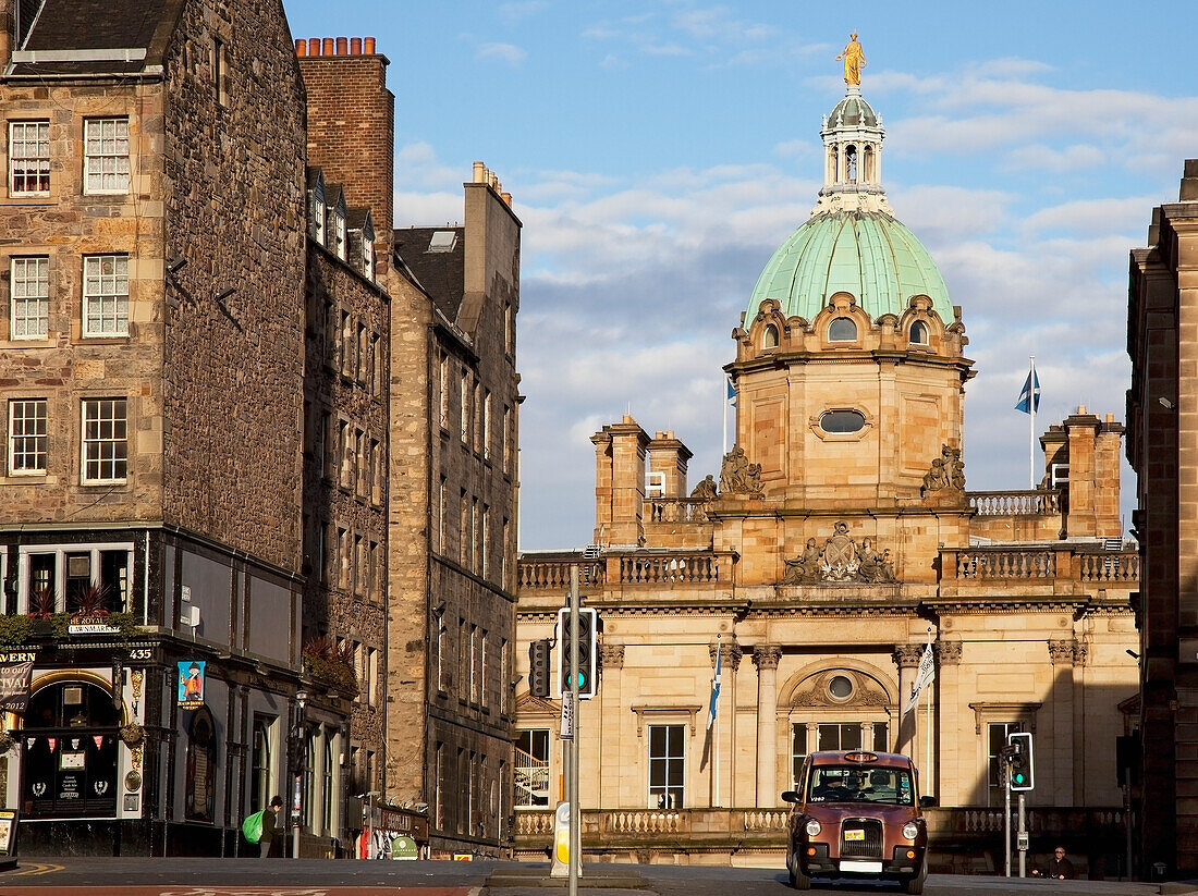 United Kingdom, Scotland, Street on Royal Mile; Edinburgh