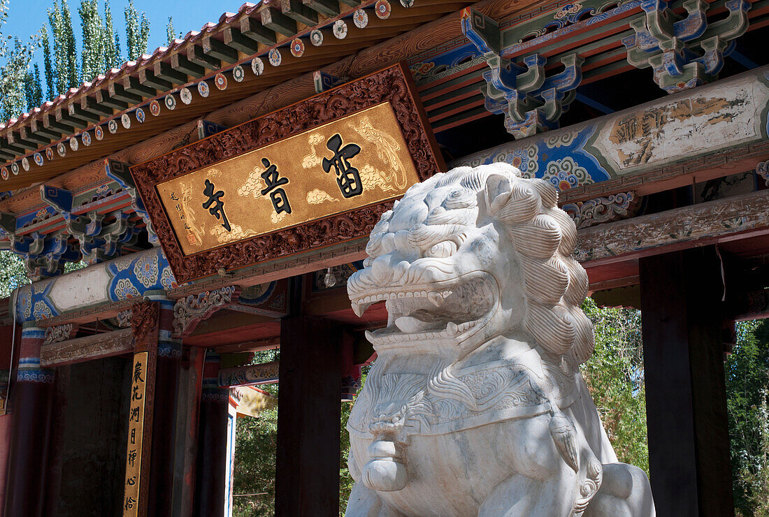 China, Lei Yin Si Temple; Gansu
