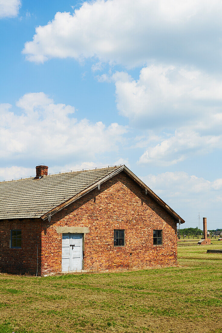 Häftlingsbaracke im Todeslager Birkenau; Osweciem, Polen