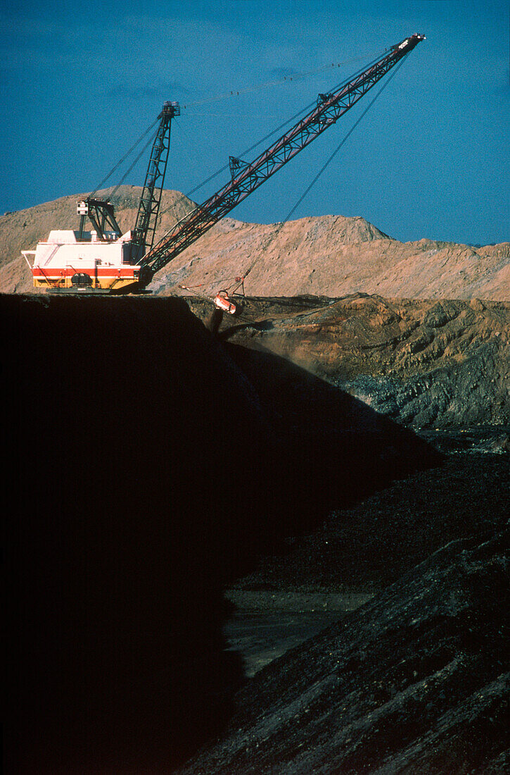 Black Coal Mining, Dragline Removing Overburden
