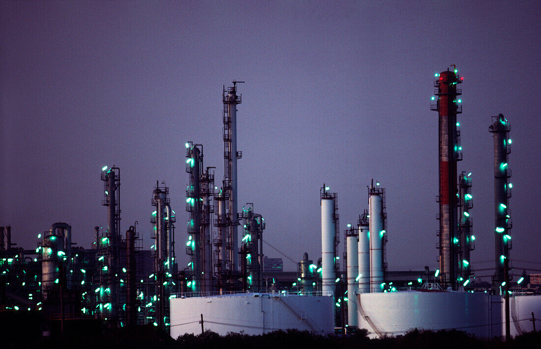 Ölraffinerie, Sonnenuntergang