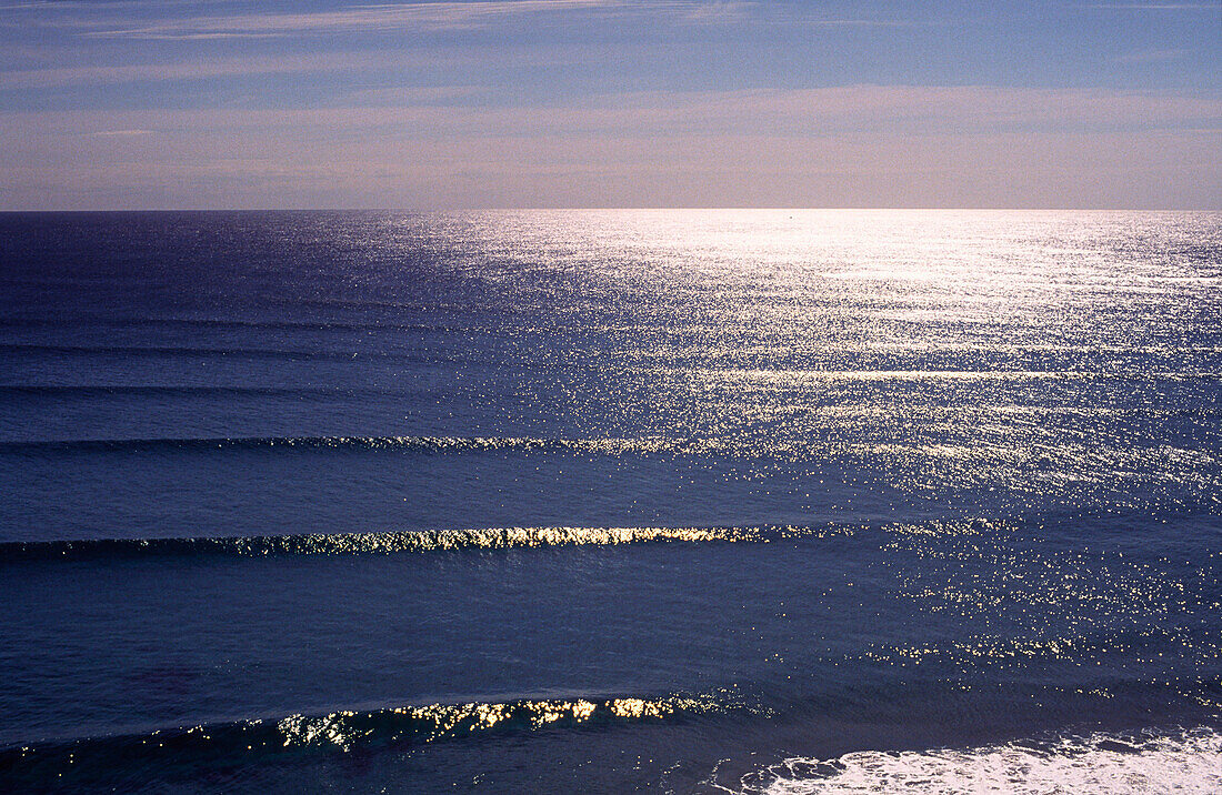 Meereslandschaft, Sonne spiegelt sich im Meer