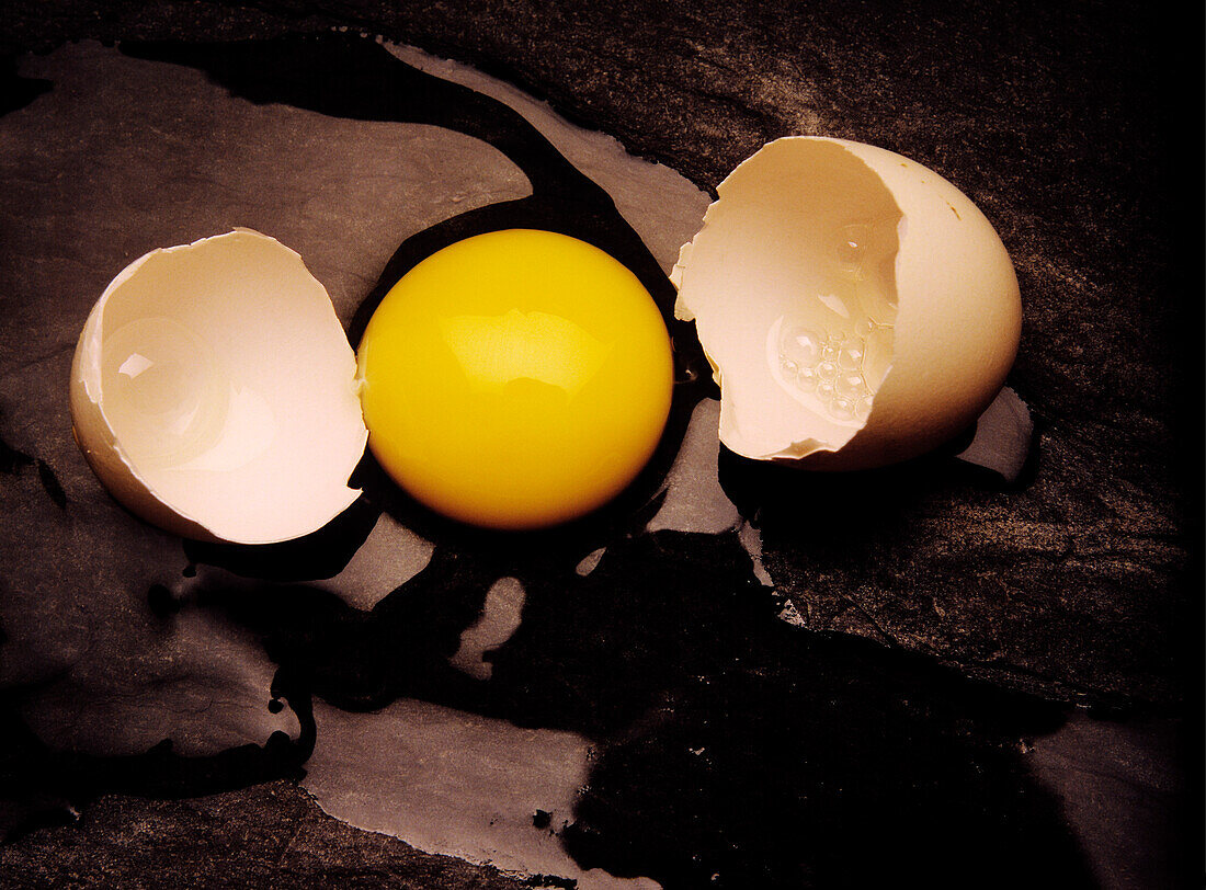 Zerbrochenes Ei und Schale